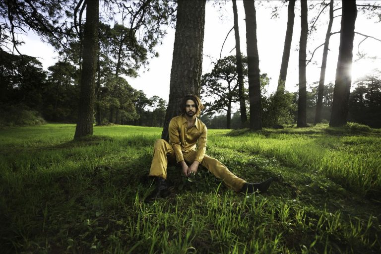 BERNARDO CASTILLA debuta como solista con “BLOOD OR HONEY” con video musical dirigido por el reconocido realizador DAVID PABLOS