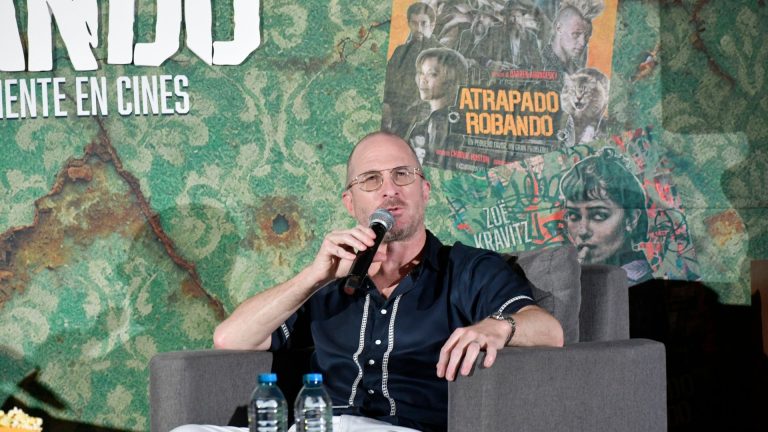 El director Darren Aronofsky presentó su más reciente película, “Atrapado Robando” en la Ciudad de México